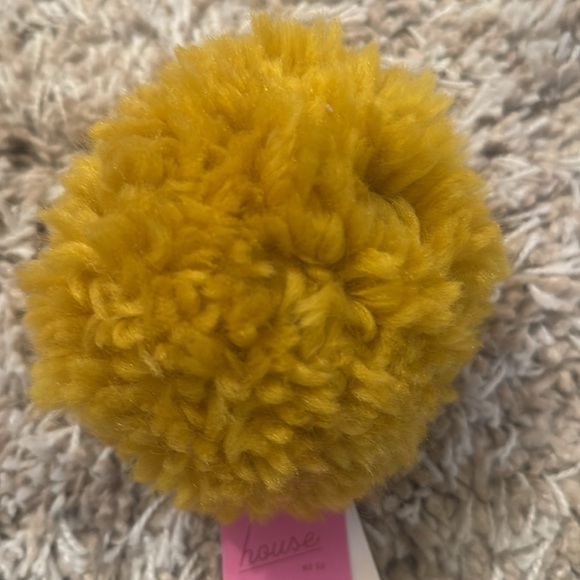 NWT ANTHROPOLOGIE Pick-A-Pom Topper Bottom Snap Gold Yellow Winter Hat Snow New - Picture 5 of 8